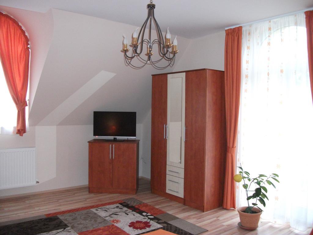Готель Jobor Vendeghaz Gyorujbarat Номер фото